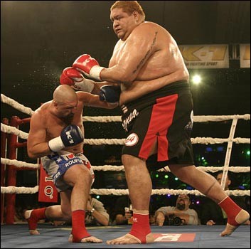 David and Goliath boxing