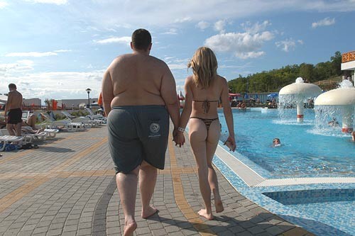 Proof that Fat guys can get hot chicks