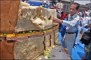 A picture of the biggest sandwich in the world