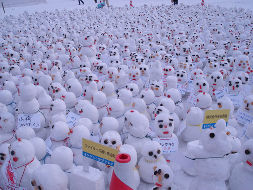 Tons of little snowmen