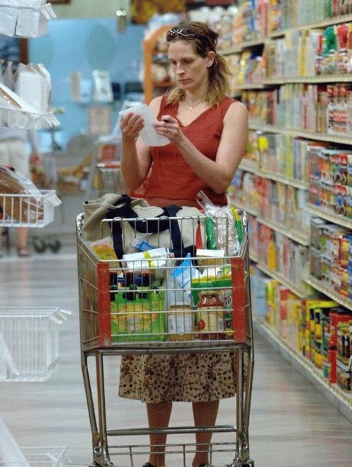 Julia Roberts out for a shopping spree