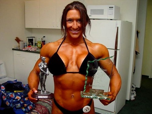 Muscle building babe looks like she used to be hot