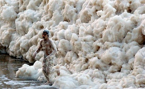 Beach turns into a huge soaphy froth in Australia