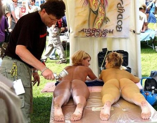 2 Hunnies getting Air Brushed