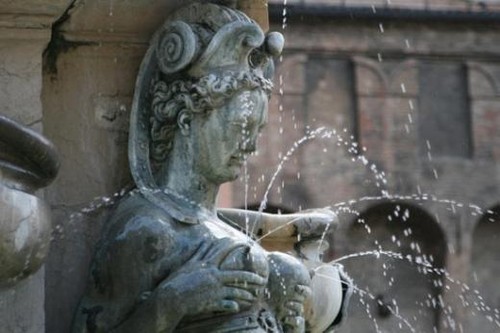 Squirting Statue