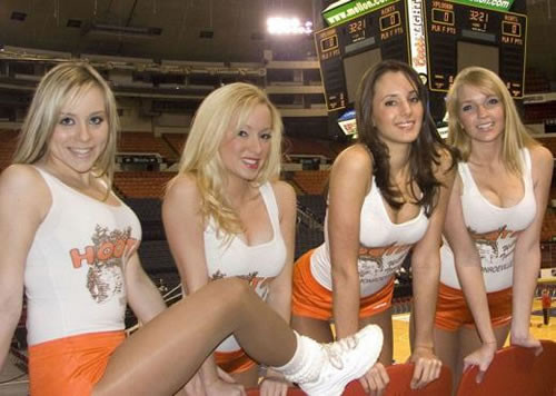 Sexy Chicks from Hooters