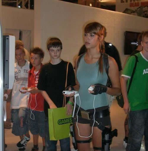 Laura Croft Confused By Wii